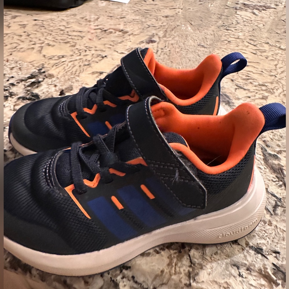 Adidas Kids' cloud foam sneakers size 11 C